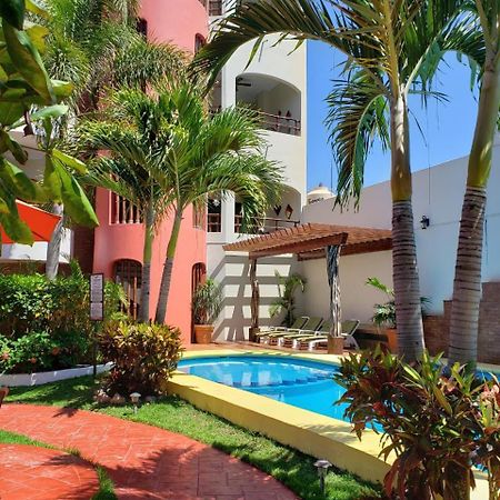 Hotel Y Suites Los Encantos 萨尤利塔 外观 照片