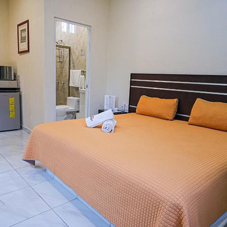 Hotel Y Suites Los Encantos 萨尤利塔 外观 照片