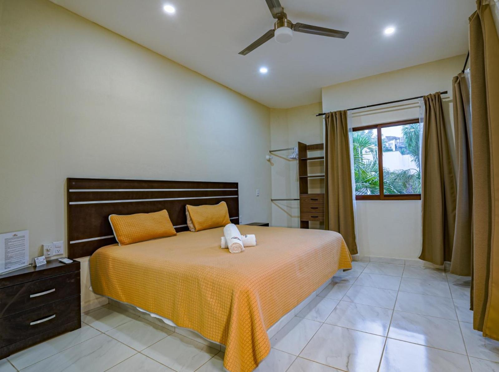 Hotel Y Suites Los Encantos 萨尤利塔 外观 照片