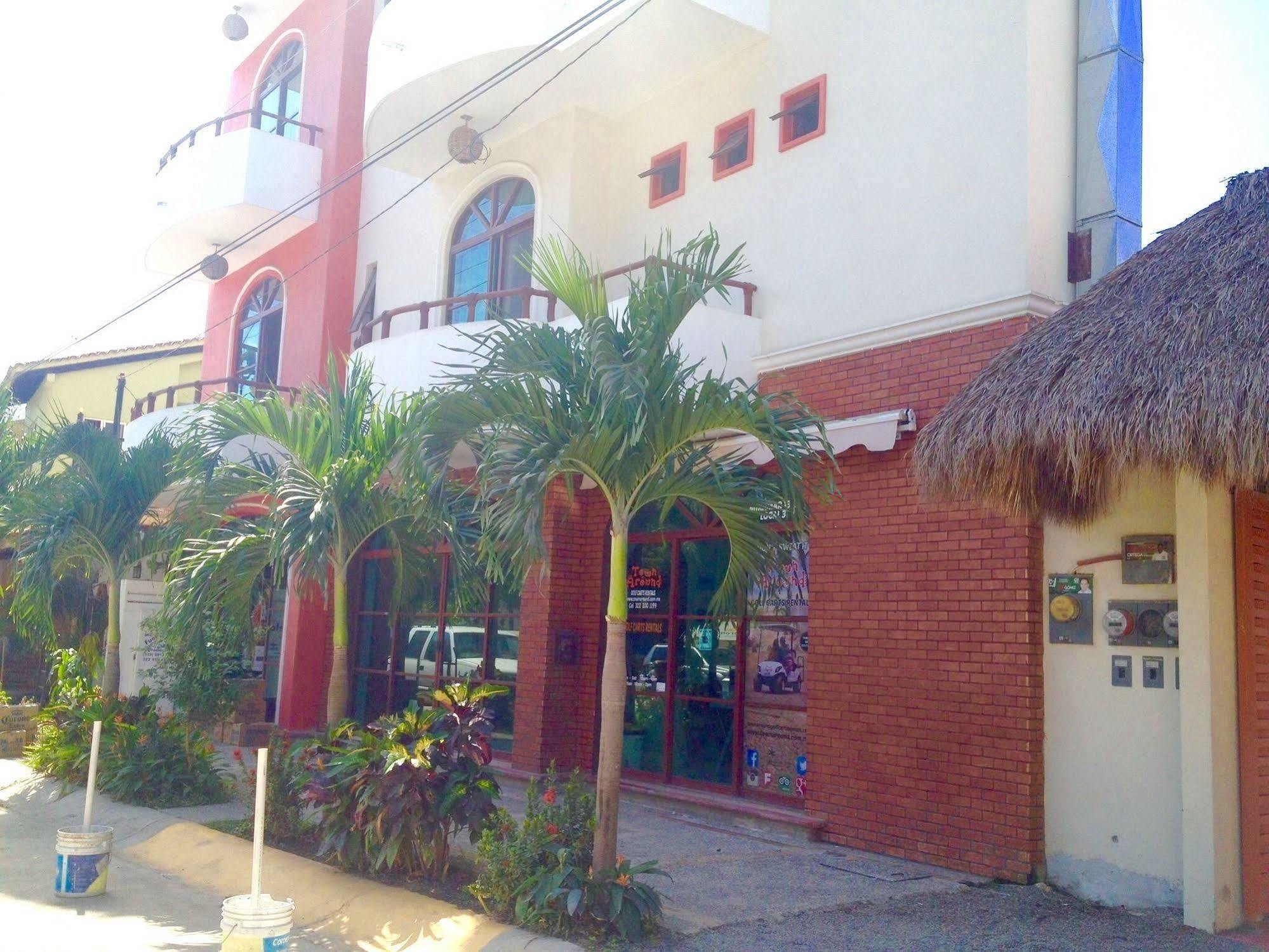 Hotel Y Suites Los Encantos 萨尤利塔 外观 照片