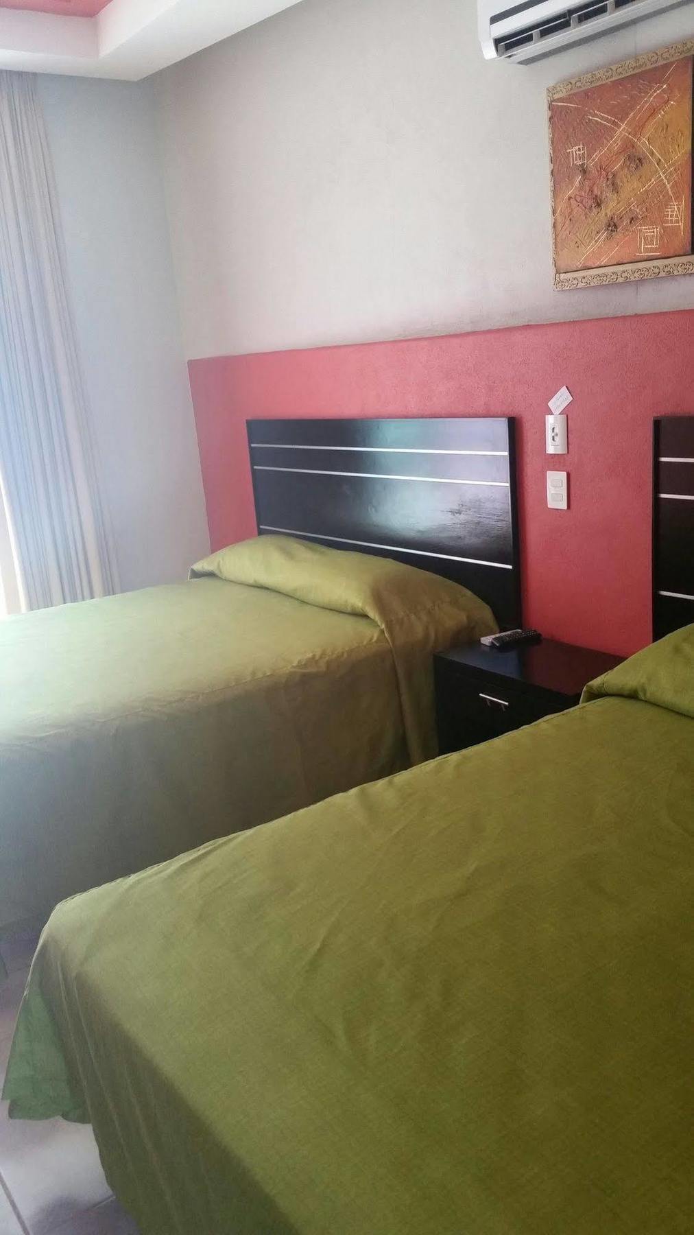 Hotel Y Suites Los Encantos 萨尤利塔 外观 照片